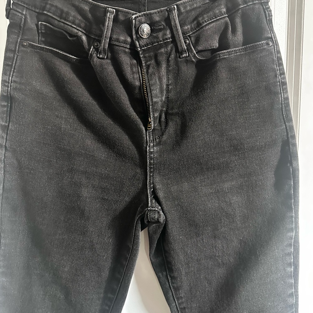 Denizen from Levi’s High-Rise Skinny Black Jeans – Size 6 / W28 L30